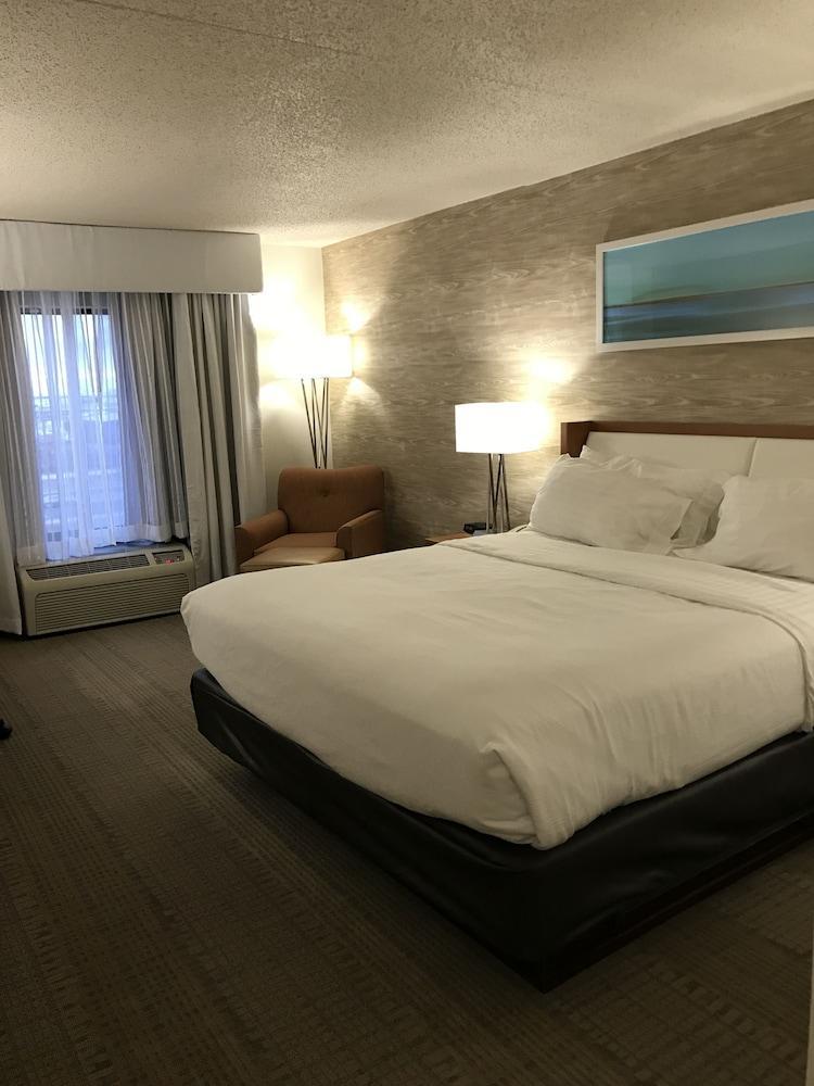 Hotel & By Ihg