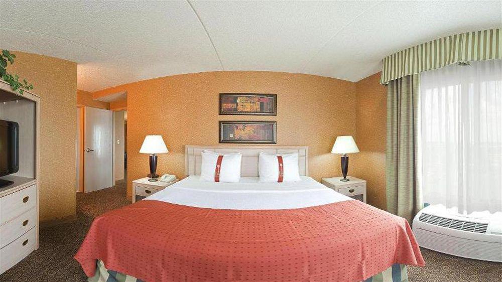 Hotel & By Ihg